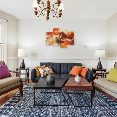 Charming New England Style Apartment 6 Miles To Downtown Boston, 4 Miles To Logan Airport